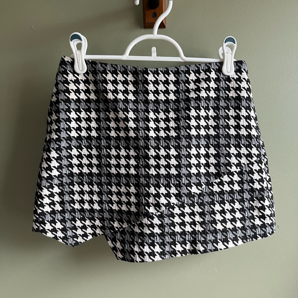Topshop Asymmetrical Houndstooth Skort - Size US 4